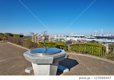 日時計(港が見える丘公園)(冬、二月) 日時計(港が見える丘公園)(冬、二月) 123066947
