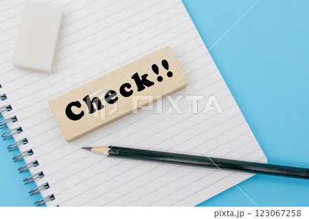 ノートにCheckの文字と鉛筆と消しゴム ノートにCheckの文字と鉛筆と消しゴム 123067258