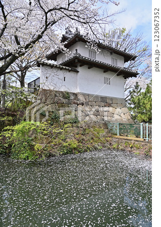 中山道高崎宿散歩:高崎城乾櫓 高崎城址公園 中山道高崎宿散歩:高崎城乾櫓 高崎城址公園 123067352