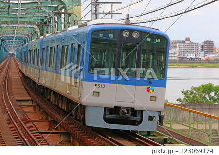 阪神本線を走行する車両 阪神本線を走行する車両 123069174