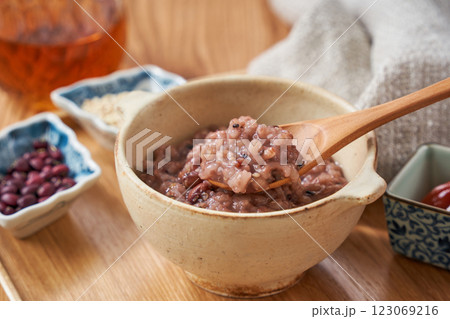 雑穀粥 - 体に優しい健康食のイメージ 123069216