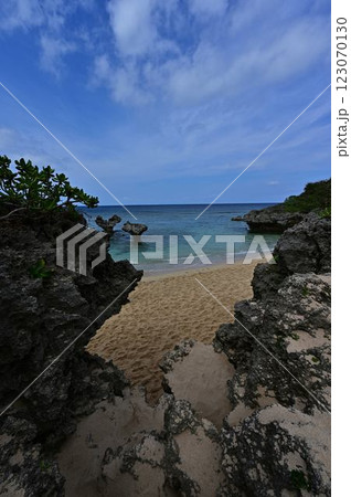 ティーヌ浜のハートロック 123070130