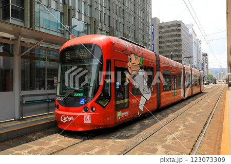 カープラッピング電車 カープラッピング電車 123073309