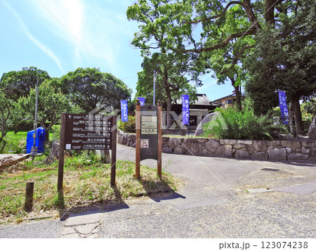 福岡県太宰府市にある令和ゆかりの地坂本八幡宮 福岡県太宰府市にある令和ゆかりの地坂本八幡宮 123074238