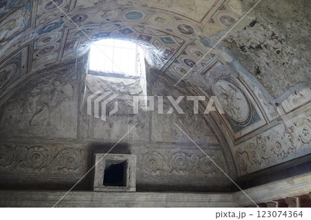 ポンペイ遺跡　フォロ浴場 123074364