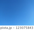雲のない青空 123075843