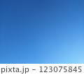 雲のない青空 123075845