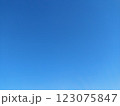 雲のない青空 123075847