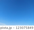 雲のない青空 123075849