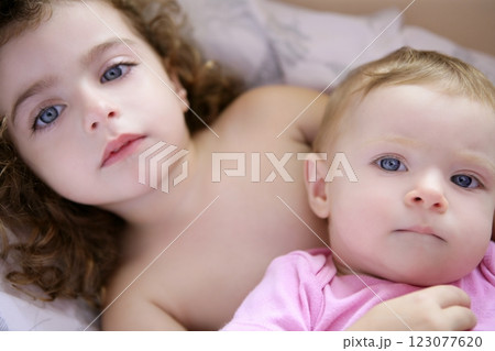 Two little beautiful toddler sisters 123077620