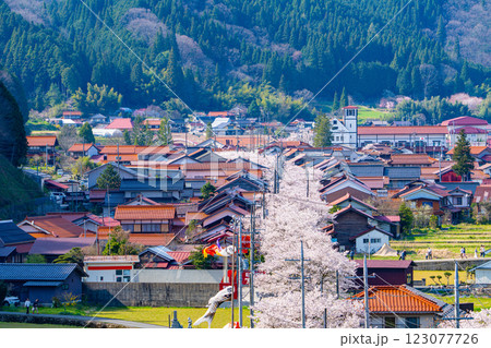 春の新庄宿俯瞰12　岡山県真庭郡新庄村 123077726