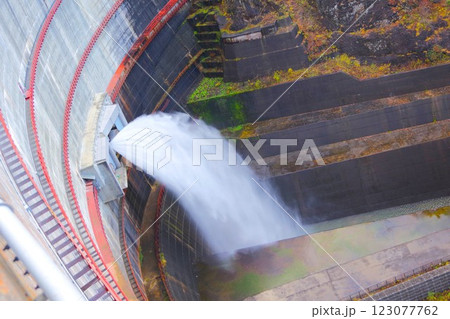 豊平峡ダムの放水 豊平峡ダムの放水 123077762