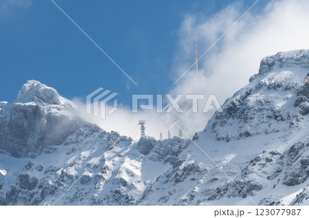 View on Santis mountain peak in the Alpstein massif of northeastern Switzerland. 123077987