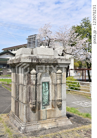 中山道高崎宿散歩：君ヶ代橋親柱　高崎市並榎町 123078231