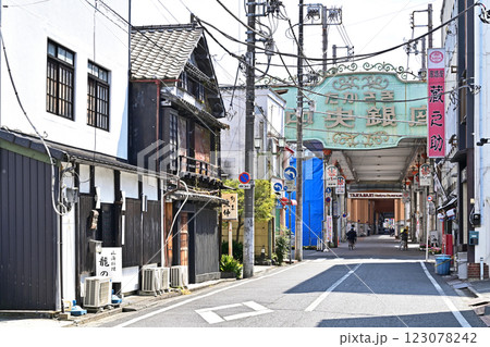 中山道高崎宿散歩：昭和レトロな高崎中央銀座商店街　高崎市寄合町 123078242