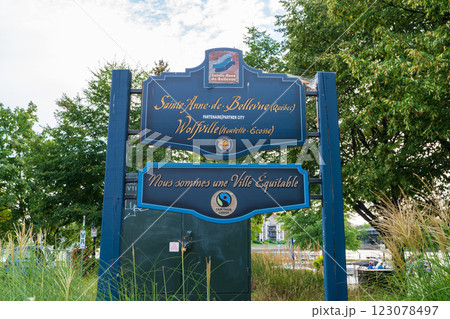 Sainte-Anne-de-Bellevue, Quebec, Canada - August 27 2021 : Sign of the partner city Sainte-Anne-de-Bellevue and Wolfville. 123078497