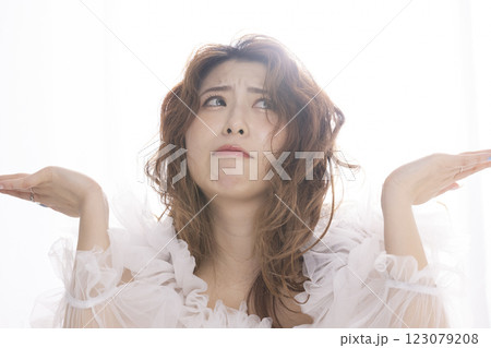 若い女性のビューティーイメージ 123079208