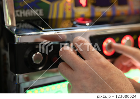 パチンコ　スロット　遊技機 123080624