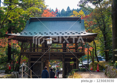 【第八十八番札所】秋の大窪寺 山門【四国八十八箇所】 【第八十八番札所】秋の大窪寺 山門【四国八十八箇所】 123083030