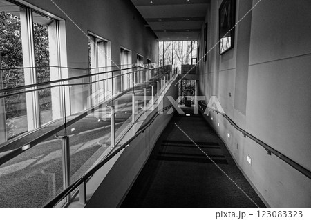 三重県の美術館 パラミタミュージアム展示スロープ 三重県の美術館 パラミタミュージアム展示スロープ 123083323