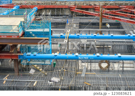 山留材と建設現場 山留材と建設現場 123083621