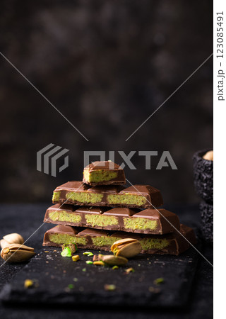 Dubai chocolate with kadayif pistachio filling 123085491