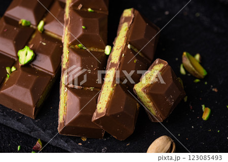 Dubai chocolate with kadayif pistachio filling 123085493