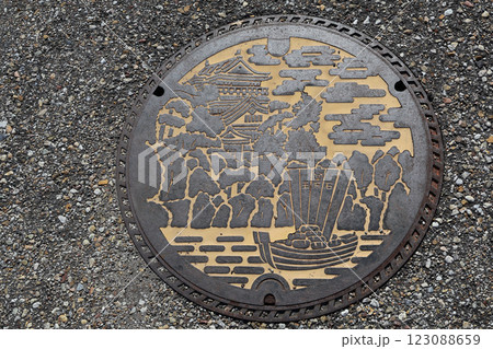 岡崎市、マンホールの蓋 123088659