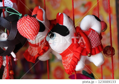 雛人形、ひな祭り、丑の吊るし飾り、可愛い置物 123089133