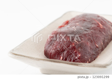 鯨の肉（赤身）のクローズアップ 123091299