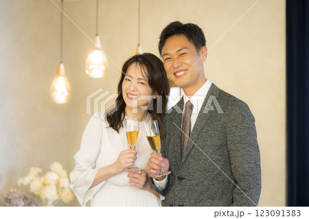 デートする40代カップル デートする40代カップル 123091383