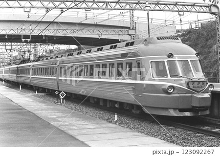 小田急・初代3000形SSE車、3035～+3015～、第9さがみ、新百合ヶ丘、1982年5月3日 123092267
