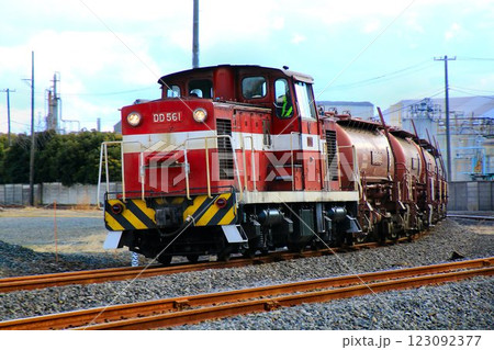 終焉が近づく伝統の貨物列車『安中貨物』 ～福島臨海鉄道DD561561牽引 123092377