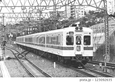 小田急2400形HE車、湯本・江ノ島併結急行、2558~+2488~、1982年5月3日、新百合ヶ丘 小田急2400形HE車、湯本・江ノ島併結急行、2558~+2488~、1982年5月3日、新百合ヶ丘 123092635