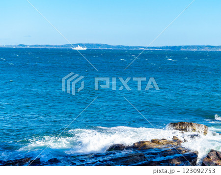 初冬の横須賀観音崎から望む東京湾のすがすがしい景色 初冬の横須賀観音崎から望む東京湾のすがすがしい景色 123092753