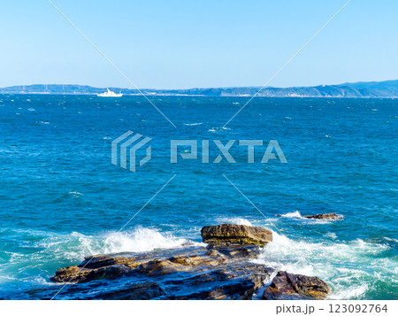 初冬の横須賀観音崎から望む東京湾のすがすがしい景色 初冬の横須賀観音崎から望む東京湾のすがすがしい景色 123092764