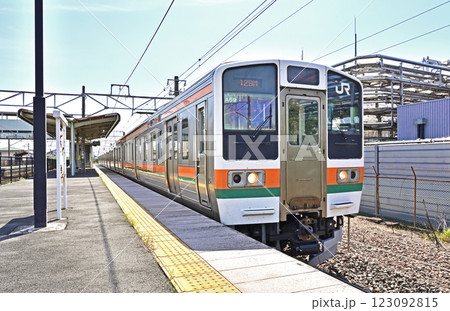 鉄道　JR東日本：信越線 129M 211系 A59F　群馬八幡駅 123092815
