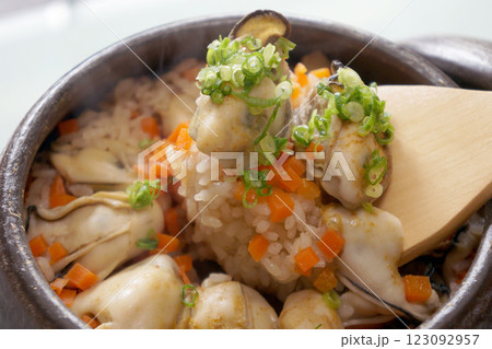 牡蠣 炊き込みご飯 123092957