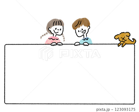 ボードを持つ子供たちと犬の手描きイラスト ボードを持つ子供たちと犬の手描きイラスト 123093175