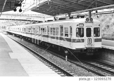 小田急、2218-2217+2210-2209+2302-2301、新百合ヶ丘、1982年5月3日 小田急、2218-2217+2210-2209+2302-2301、新百合ヶ丘、1982年5月3日 123093270