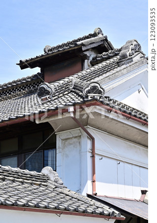 中山道板鼻宿散歩:旧中山道 越し屋根のある家 高崎市 中山道板鼻宿散歩:旧中山道 越し屋根のある家 高崎市 123093535