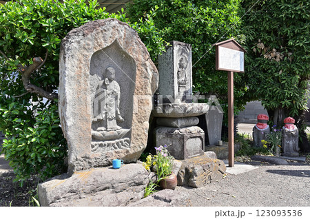 中山道板鼻宿散歩：旧中山道　湯沢のお地蔵様　高崎市上豊岡町 123093536