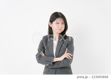 悩むビジネスウーマン 123093608