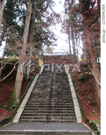 比叡山の石階段 123094269