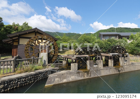 一乗谷あさくら水の駅の三連水車 一乗谷あさくら水の駅の三連水車 123095174