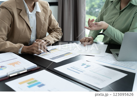 In the brainstorming meeting the team brainstormed market data In the brainstorming meeting the team brainstormed market data 123095626