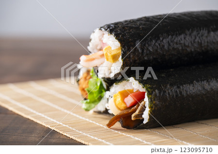 恵方巻 三種 恵方巻 三種 123095710