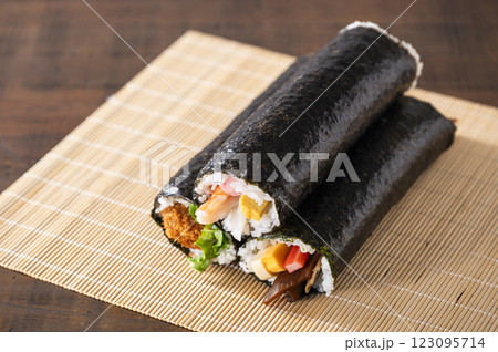 恵方巻 三種 恵方巻 三種 123095714