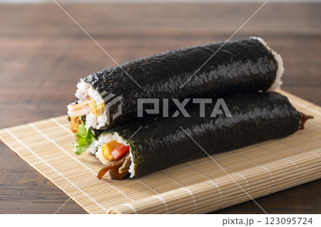 恵方巻 三種 恵方巻 三種 123095724