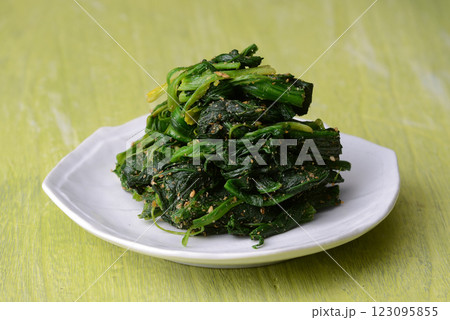 ほうれん草の胡麻和え ほうれん草の胡麻和え 123095855